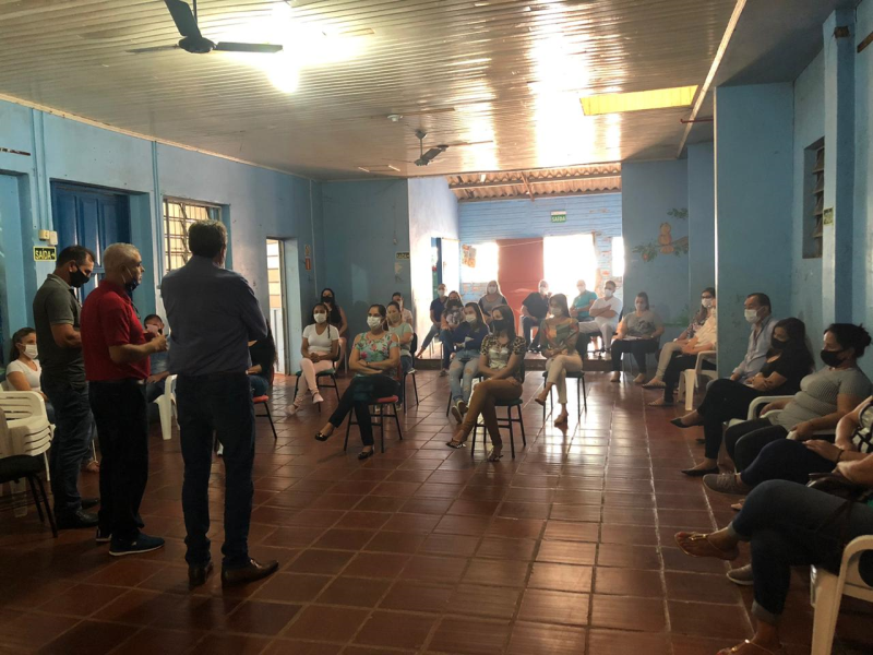 Prefeito e Vice visitam secretarias.